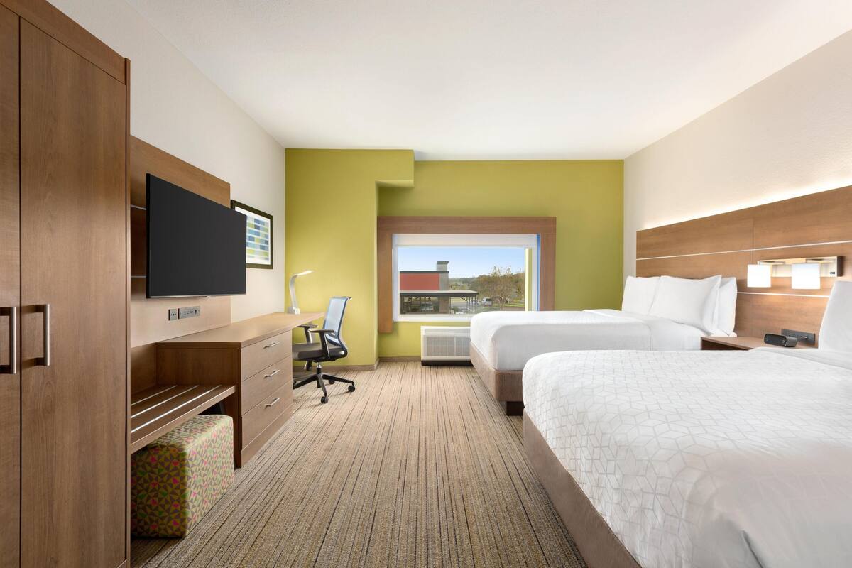 In-room safe, desk, WiFi (free), bed sheets