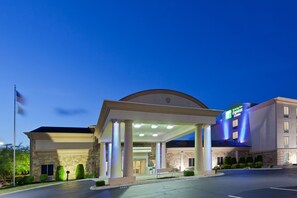 Exterior - Holiday Inn Express Hotel & Suites Christiansburg by IHG (Christiansburg)