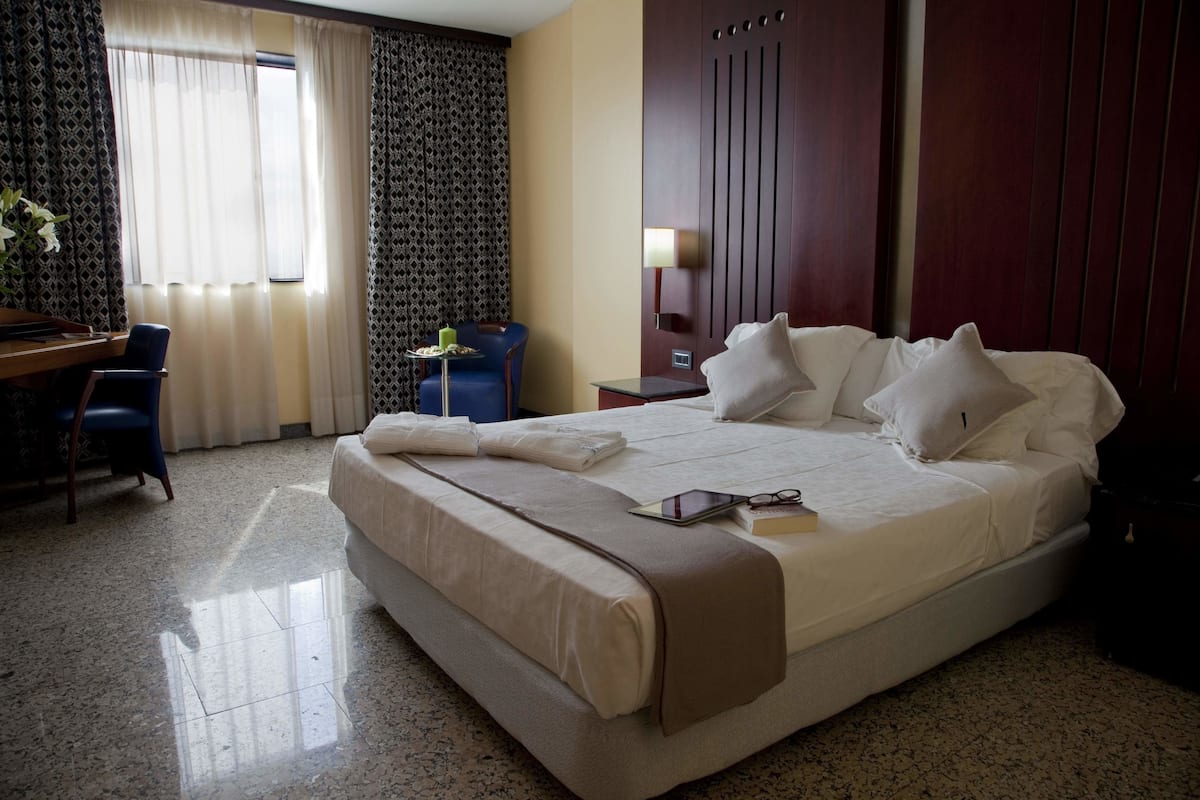 Minibar, in-room safe, desk, soundproofing