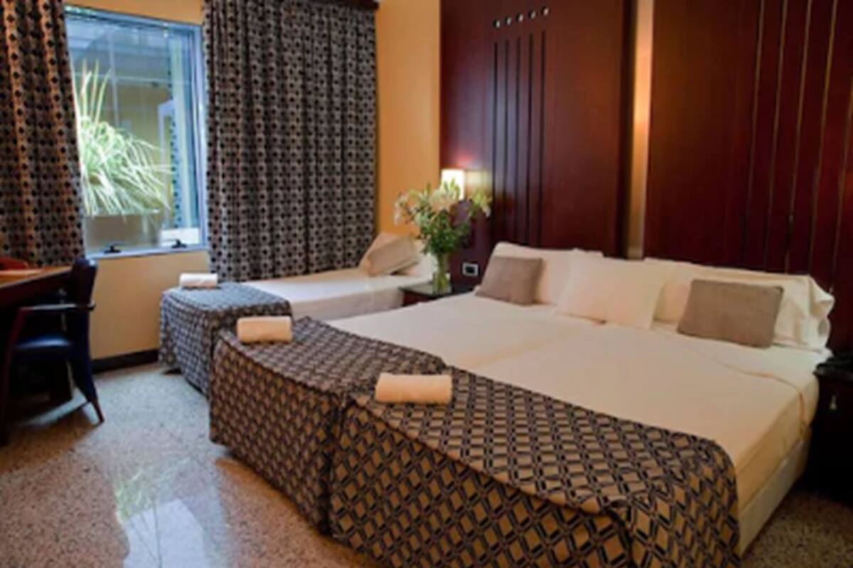 Triple Room | Minibar, in-room safe, desk, soundproofing