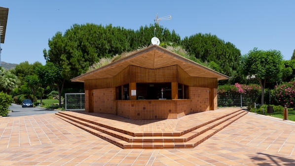 Bar à beira da piscina