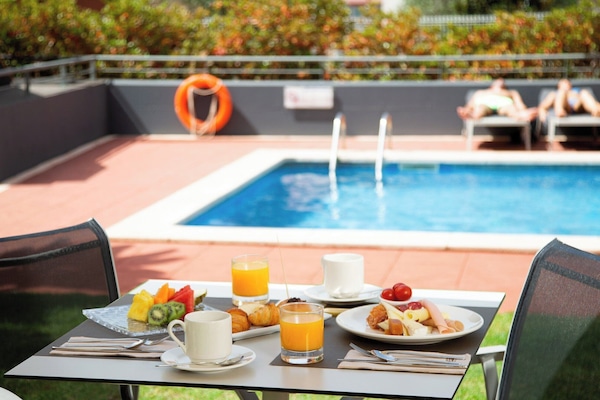 Frühstücksbuffet unter der Woche (15 EUR pro Person)