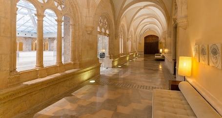 Hallway. NH Collection Palacio de Burgos