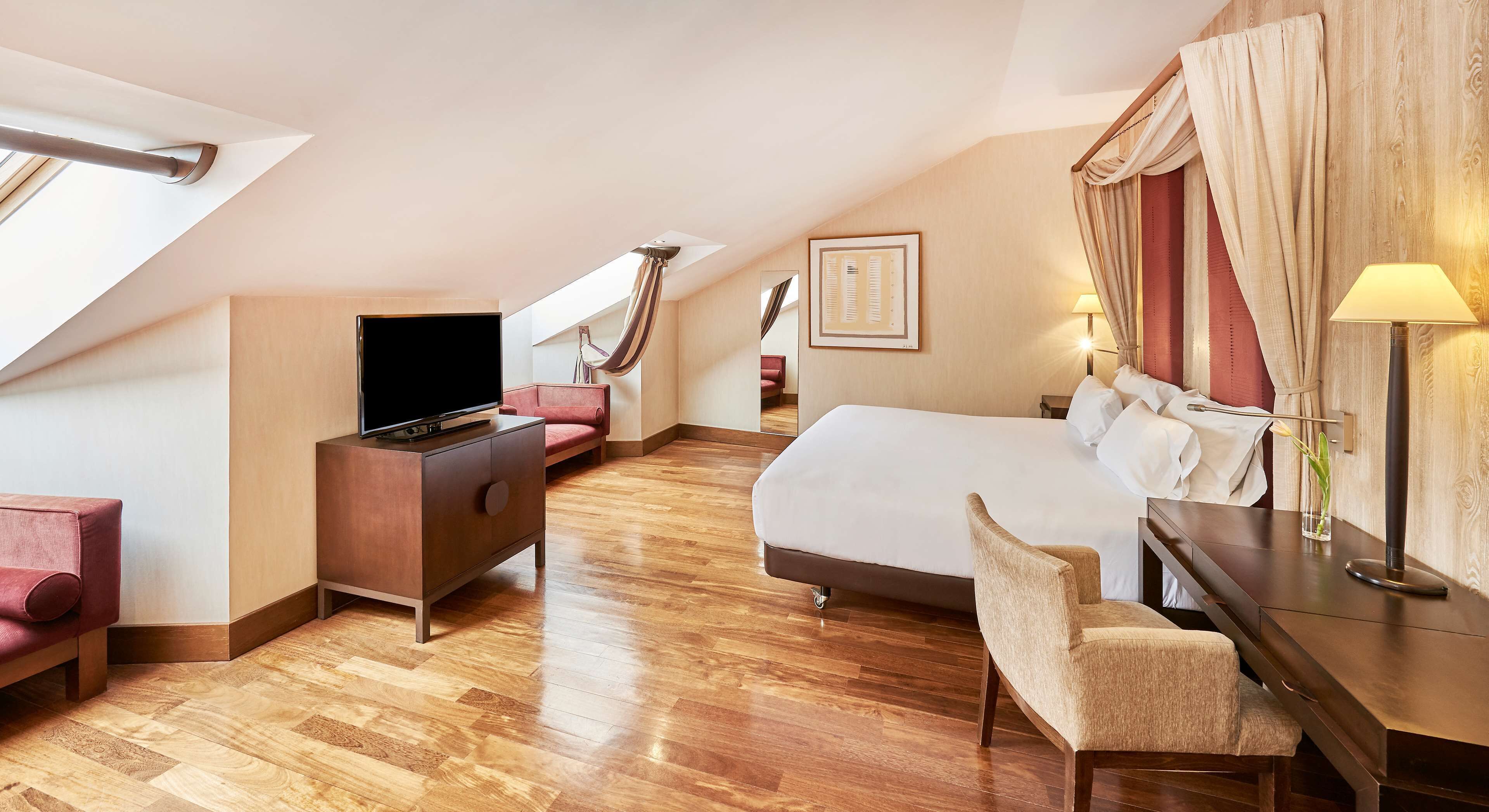 premium room | minibar, in-room safe, desk, blackout curtains