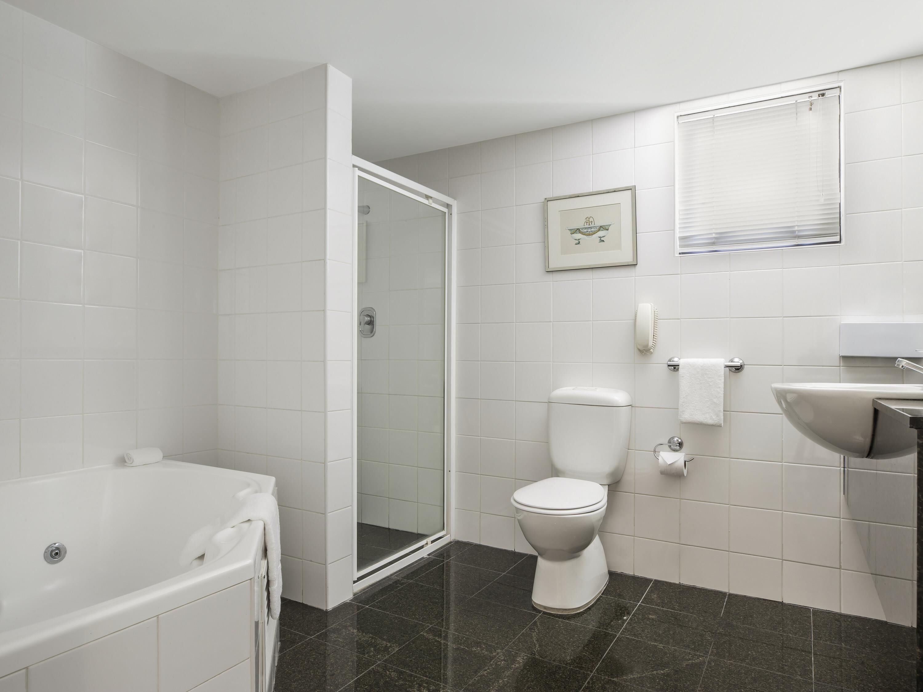 Suite Confort, 2 camas dobles | Escritorio, cortinas opacas, tabla de planchar con plancha y wifi gratis