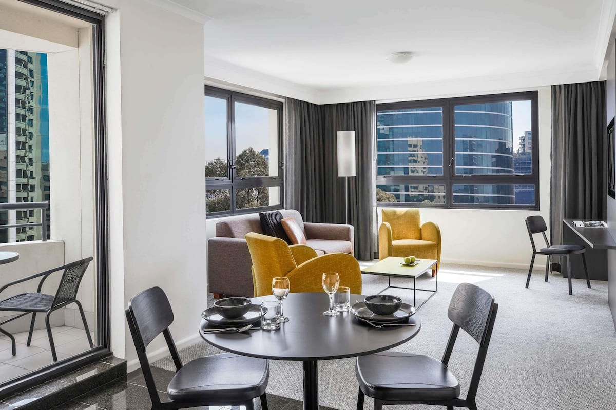 Suite Confort, 2 camas matrimoniales | Escritorio, cortinas blackout y tabla de planchar con plancha