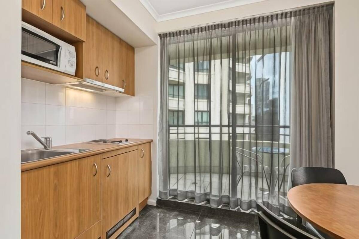 Cuisine privée | Cafetière-théière, réfrigérateur, four à micro-ondes