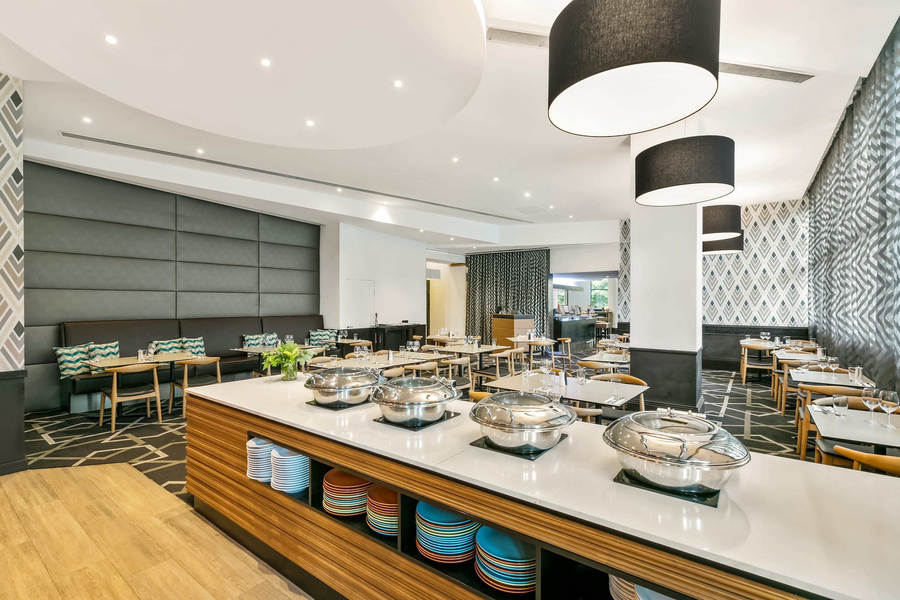 بوفيه فطور يوميًا بتكلفة قدرها (42 AUD للشخص)