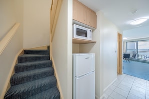 Iron/ironing board, cots/infant beds, rollaway beds, free WiFi - Oaks The Entrance Waterfront Suites (The Entrance)