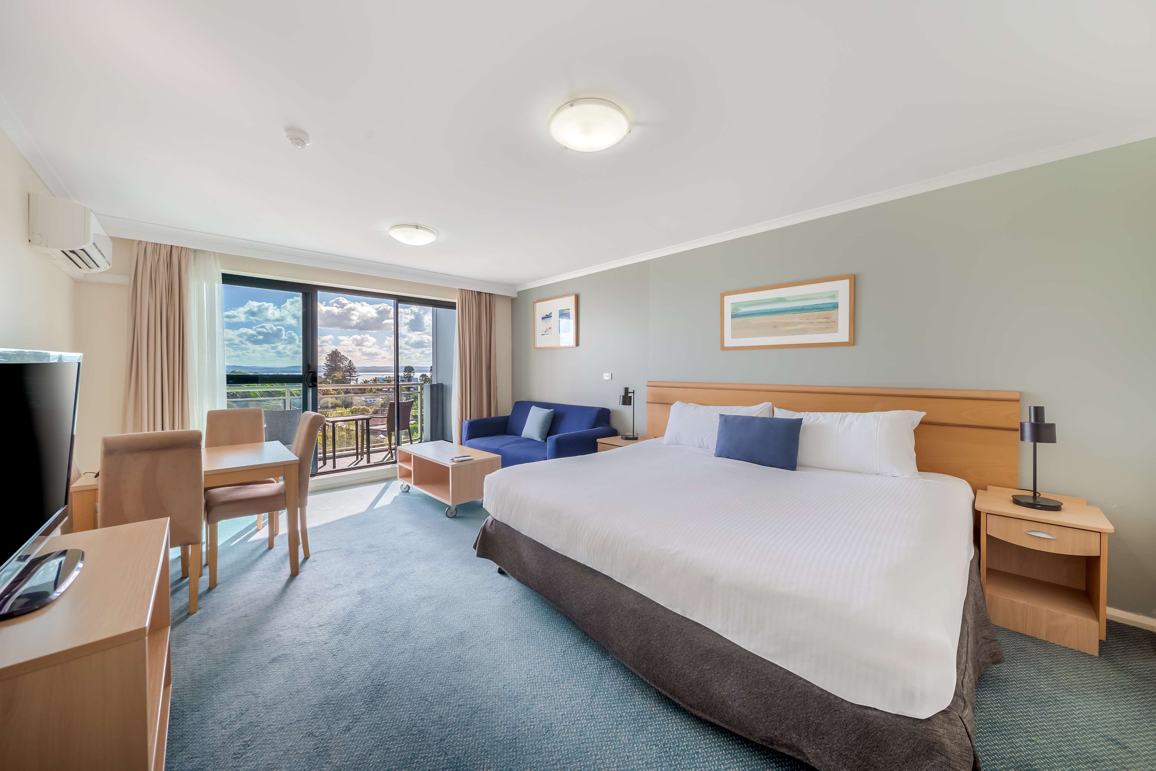 熨斗/熨衣板、婴儿床、折叠床/加床（额外收费）、免费 WiFi