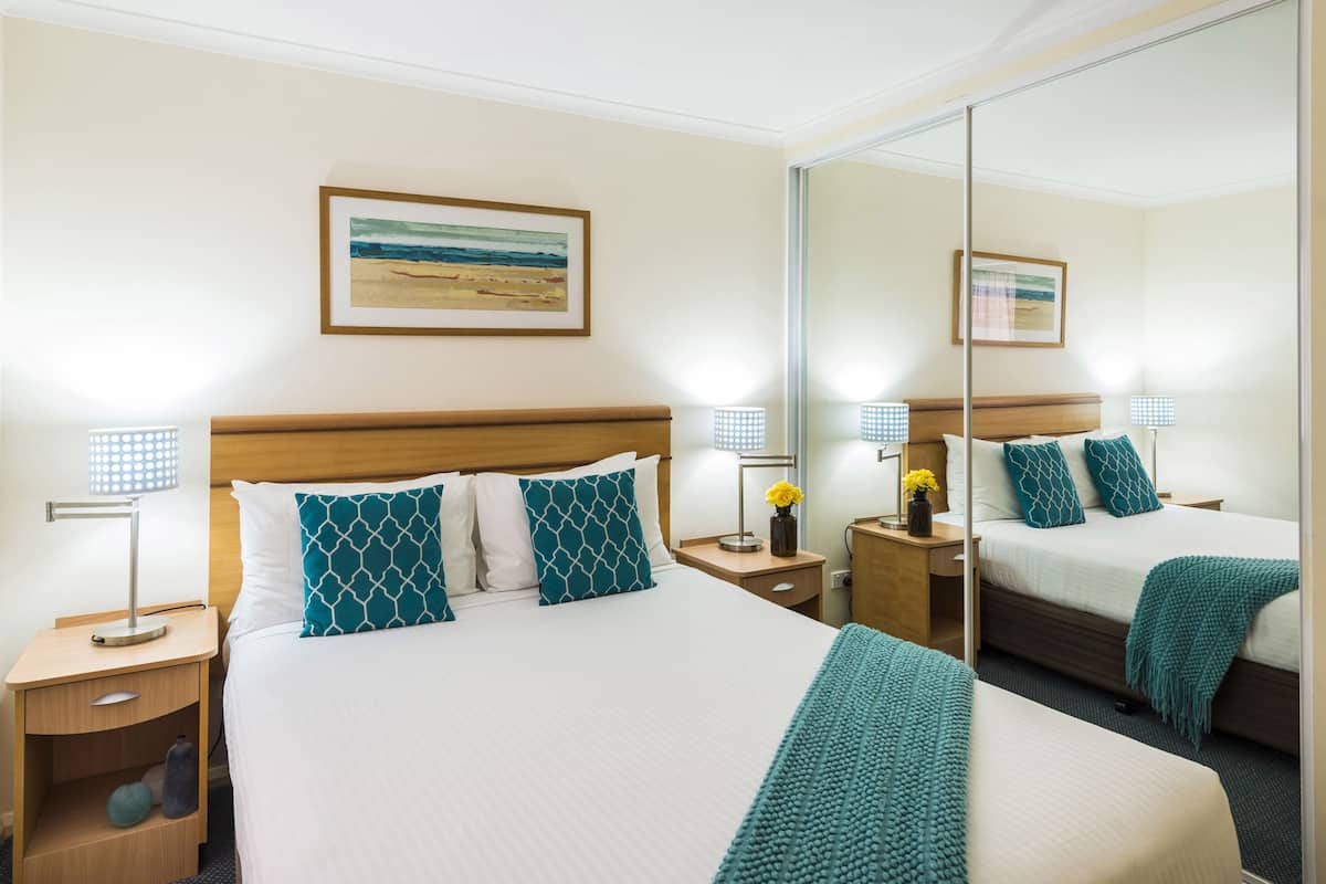 Iron/ironing board, cribs (surcharge), rollaway beds (surcharge)