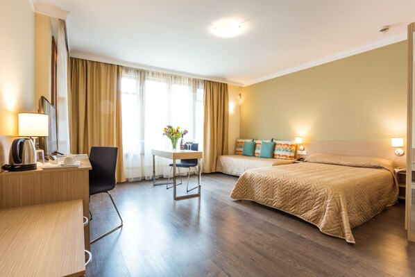 Deluxe Room | Minibar, desk, iron/ironing board, free WiFi