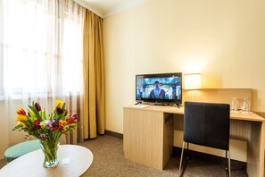 Minibar, desk, iron/ironing board, free WiFi - Hotel Geneva (Sofia)