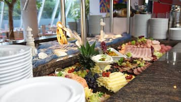 Colazione a buffet, servita tutte le mattine (18.50 EUR a persona) 