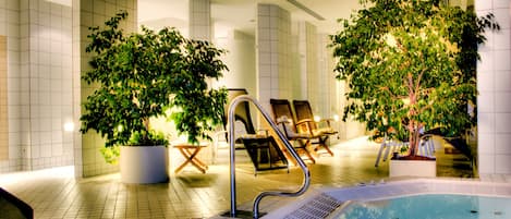 Sauna, hot tub, steam room