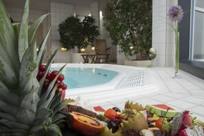 Sauna, hot tub, steam room