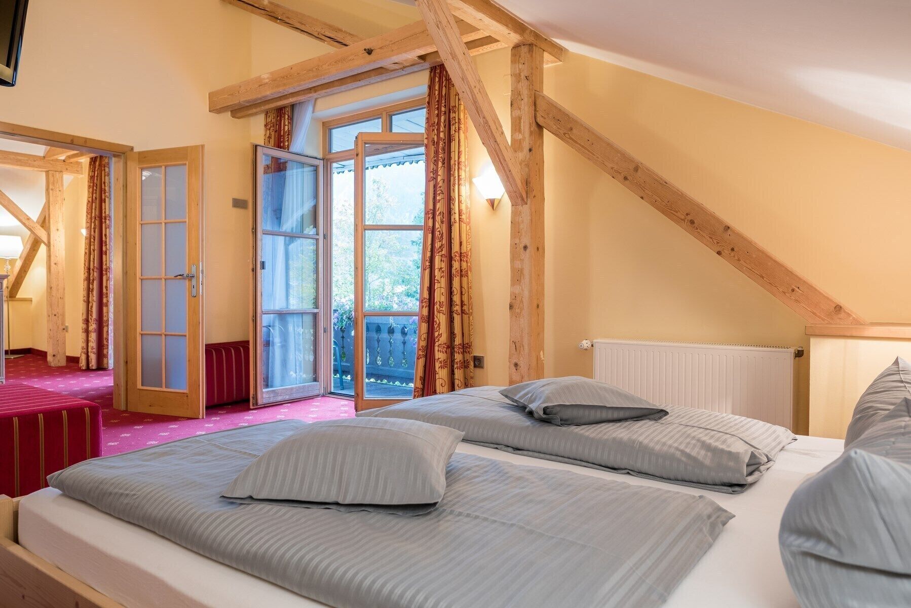 junior suite | 1 bedroom, hypo-allergenic bedding, in-room safe, desk