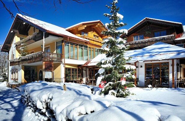 Experience the charm of this traditional alpine-style hotel with a balcony and large windows offering stunning views.