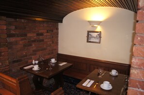 Daily English breakfast (GBP 9.50 per person)