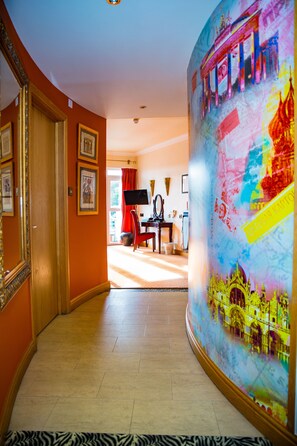 Penthouse with 2 Balconies with View (Marco Polo)