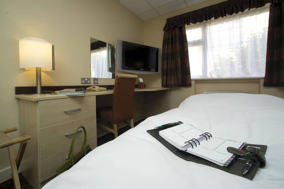In-room safe, desk, iron/ironing board (on request), cribs (free)