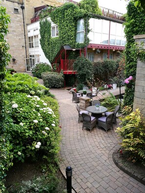 Iron/ironing board, rollaway beds, free WiFi, bed sheets - The Garrison Hotel (Sheffield)