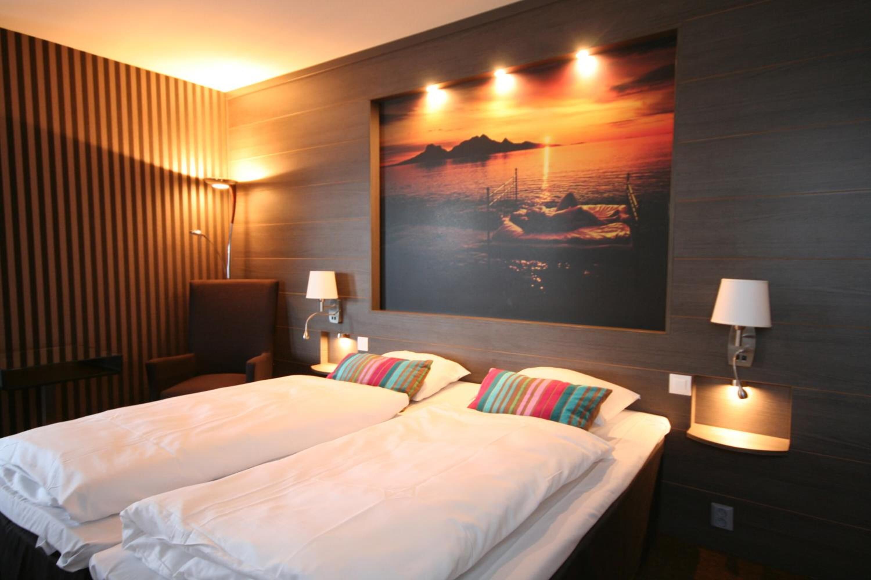 Junior suite, niet-roken | Een minibar, een bureau, een strijkplank/strijkijzer