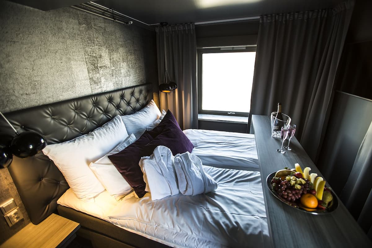 Minibar, desk, iron/ironing board, cots/infant beds