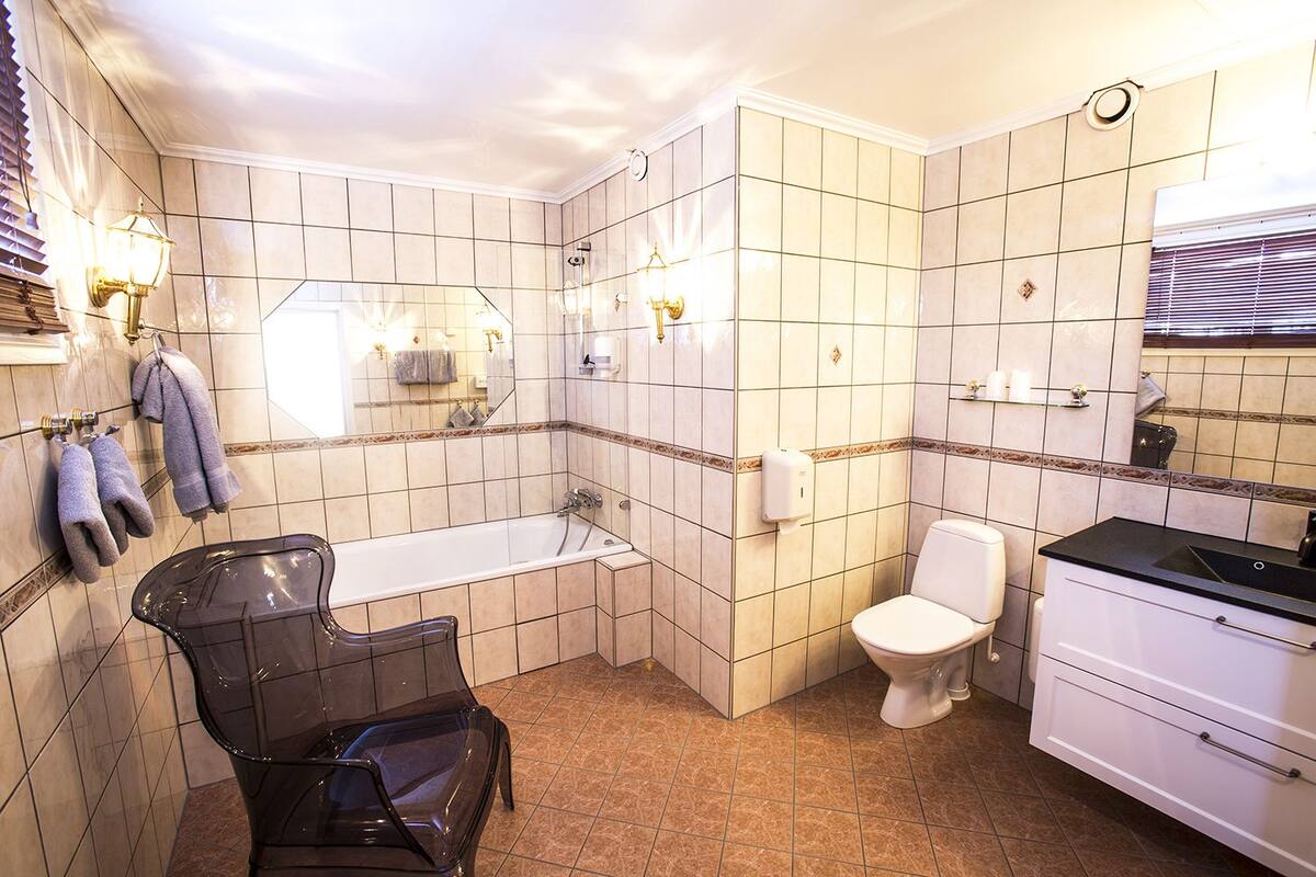 junior suite | bathroom | hair dryer, towels