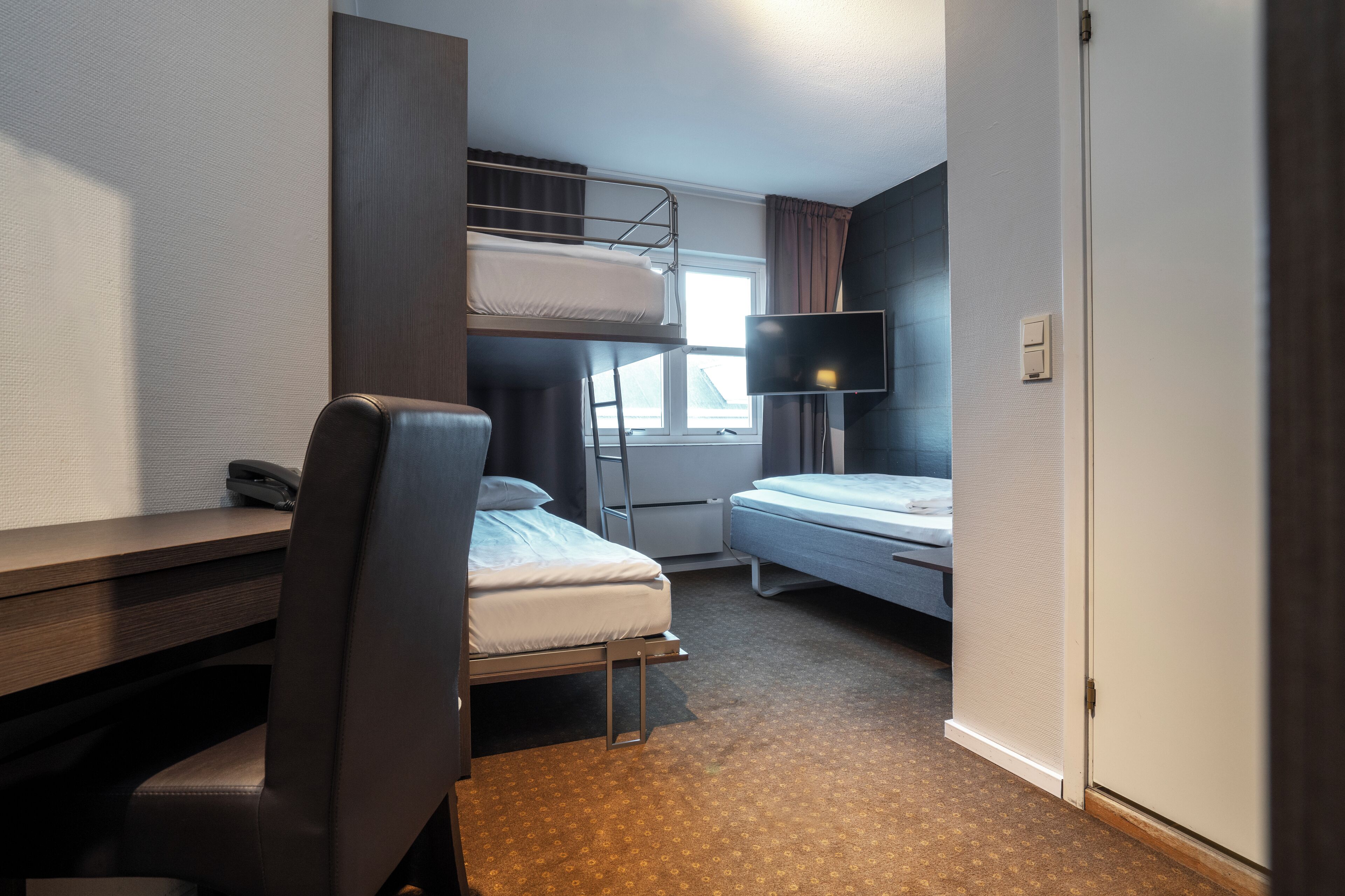 标准房, 3 张单人床, 无烟房 (3 beds) | 迷你吧、办公桌、熨斗/熨板、婴儿床