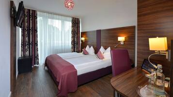 Double Room, 2 Twin Beds | Minibar, in-room safe, desk, laptop workspace