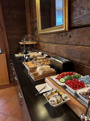 Daily buffet breakfast (EUR 13.5 per person)