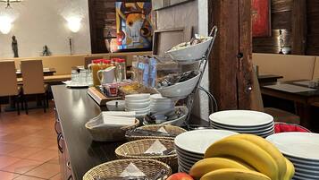 Daily buffet breakfast for a fee