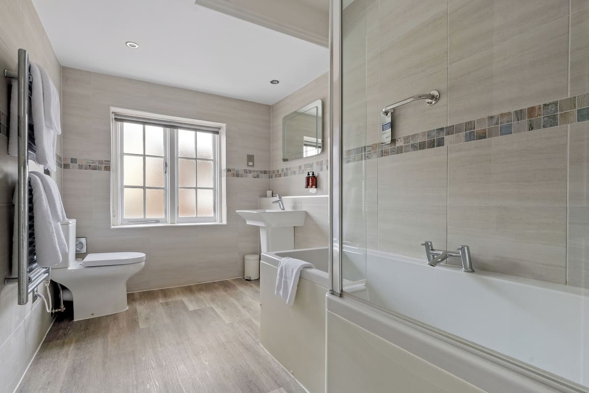 superior double room | bathroom | free toiletries, hair dryer, towels