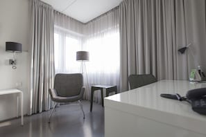 Zimmersafe, Schreibtisch, Bügeleisen/Bügelbrett, kostenlose Babybetten