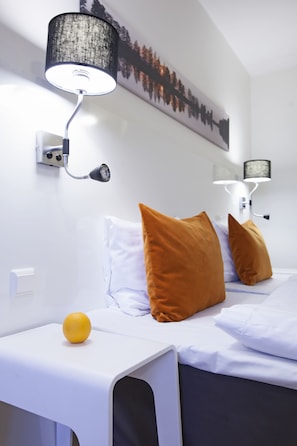 Zimmersafe, Schreibtisch, Bügeleisen/Bügelbrett, kostenlose Babybetten