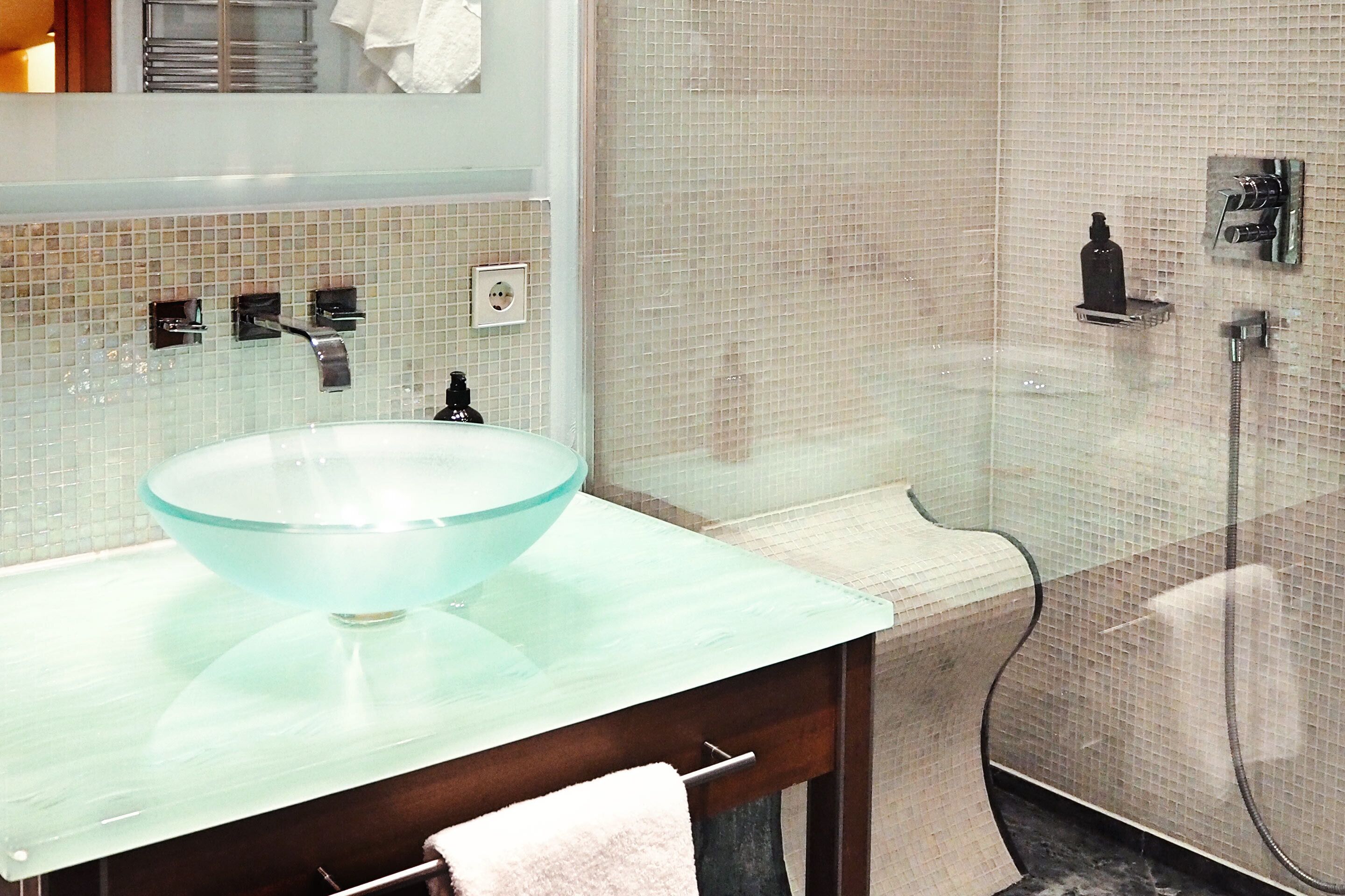 yours truly | bathroom | free toiletries, hair dryer, towels, soap