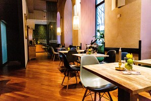 Frokost, lunsj og middag serveres