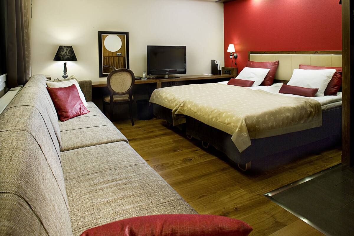 Deluxe | 1 bedroom, minibar, in-room safe, free WiFi
