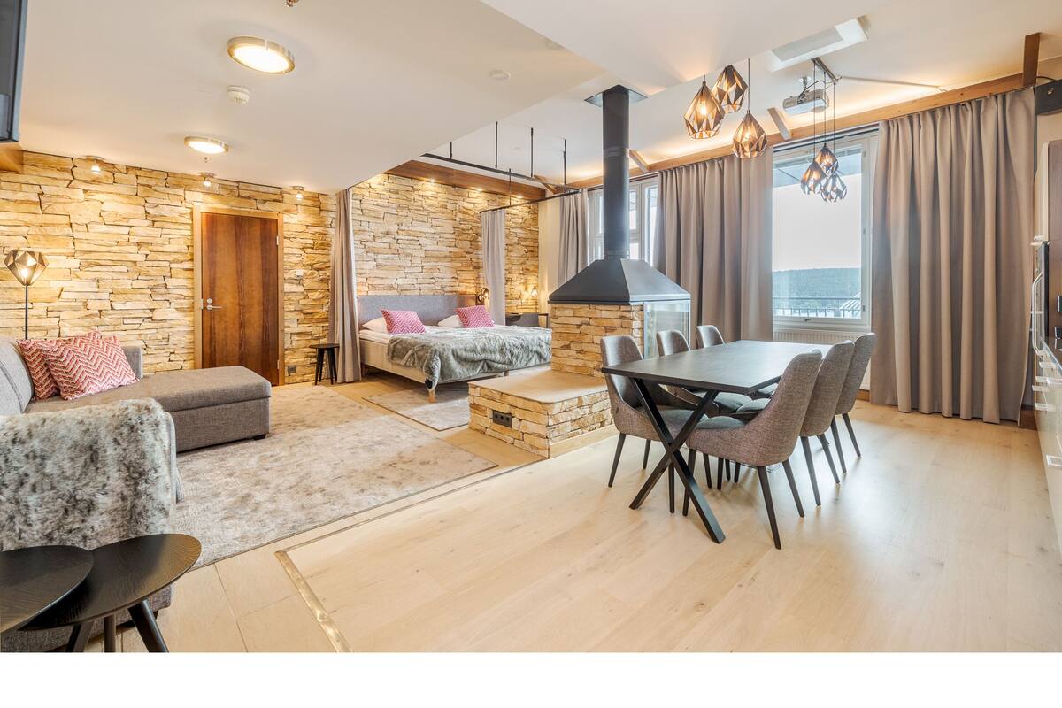 Aurora Borealis Suite | Bar mini, peti besi dalam bilik, Wi-fi percuma, cadar katil 