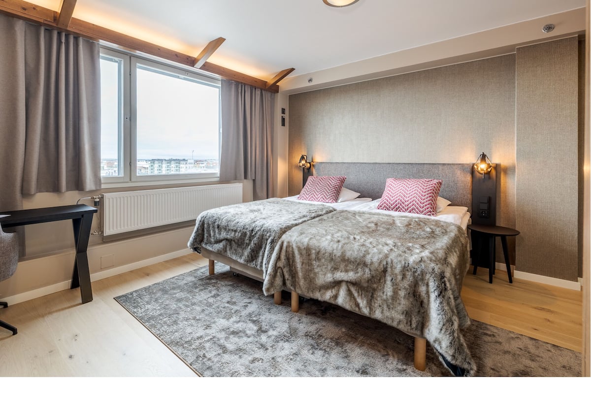 Deluxe | 1 bedroom, minibar, in-room safe, free WiFi