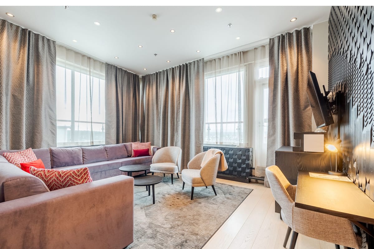 Santa Claus Suite | Bar mini, peti besi dalam bilik, Wi-fi percuma, cadar katil 