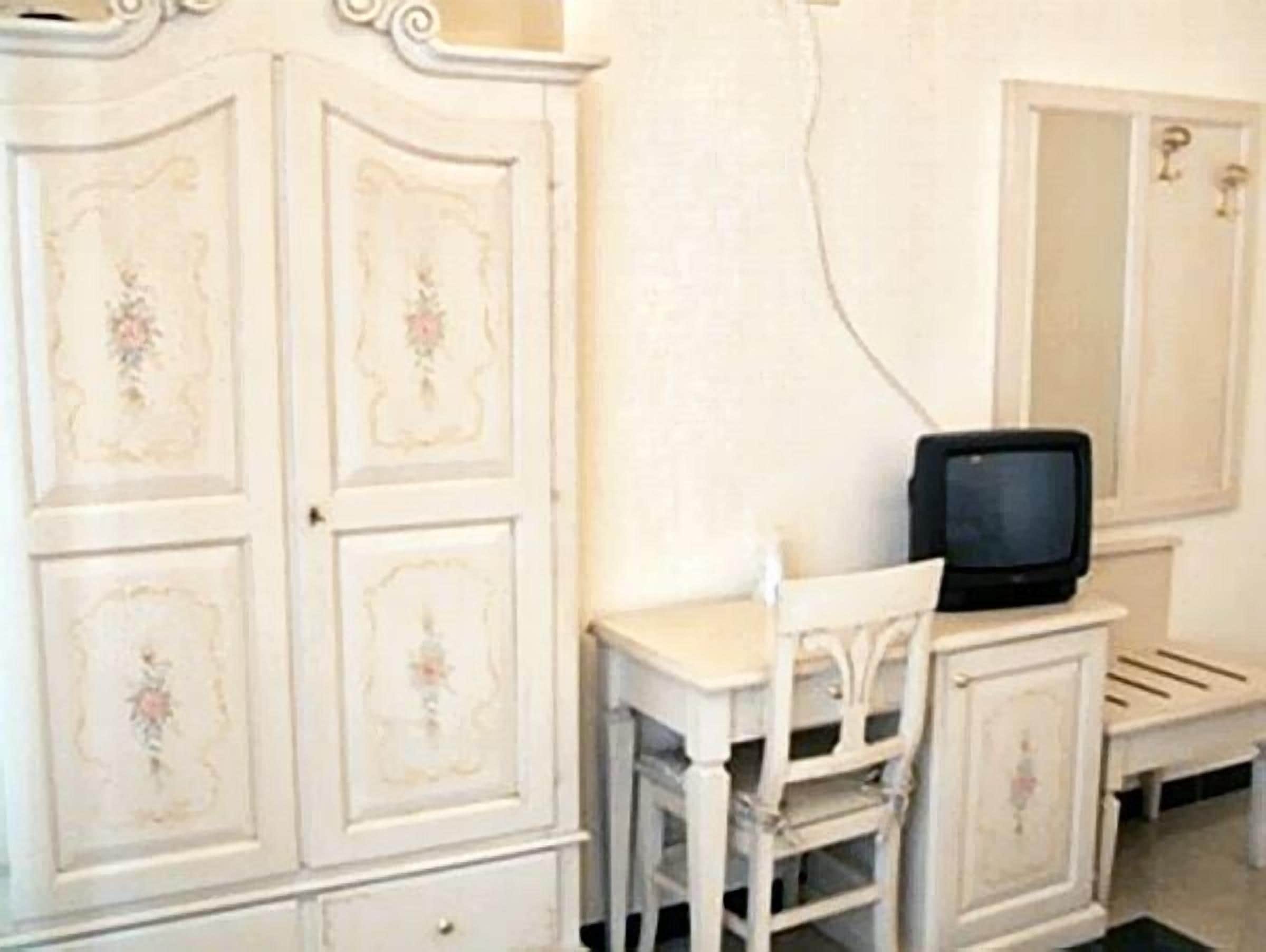 Photo - Cambridge Hotel