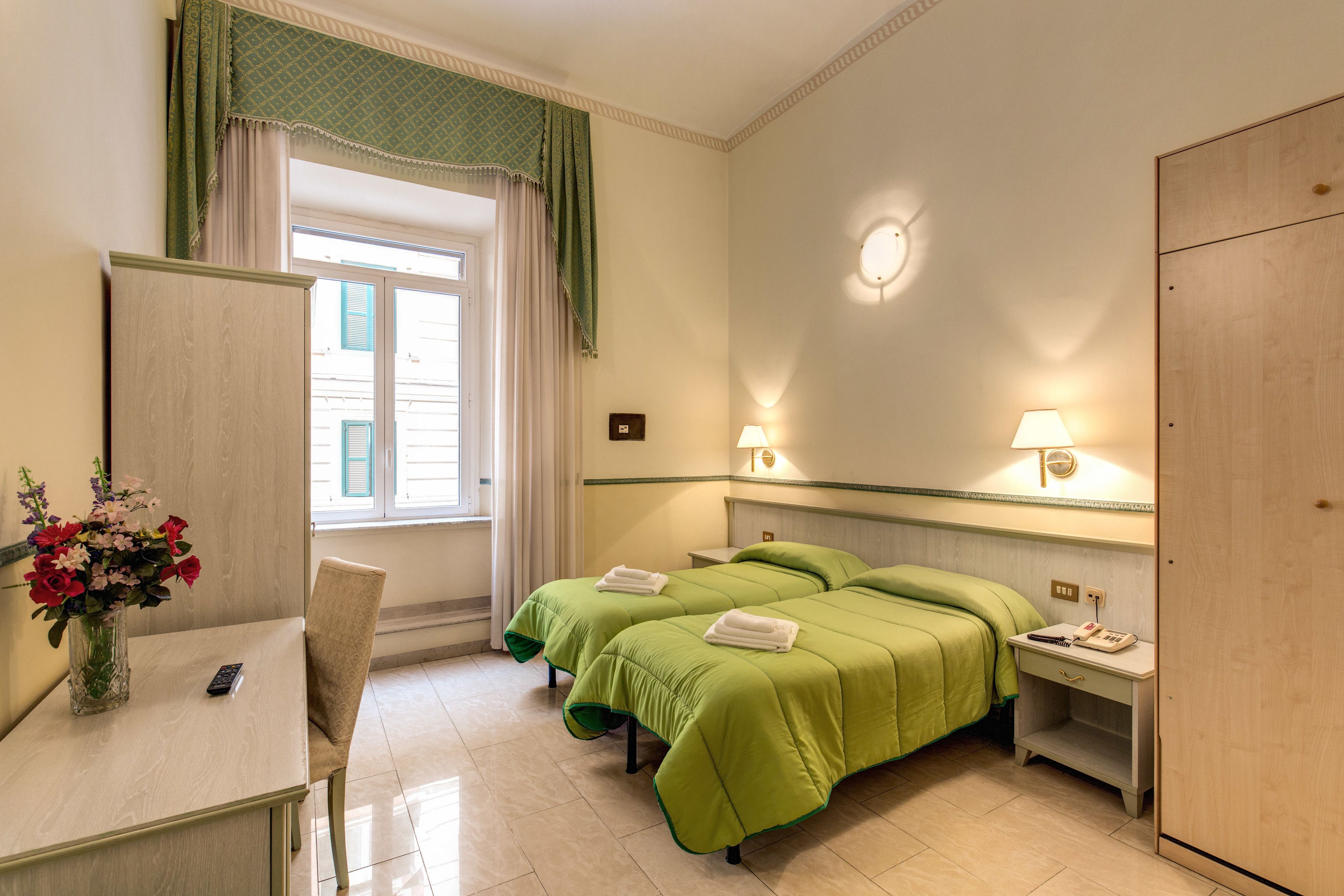 Photo - Cambridge Hotel