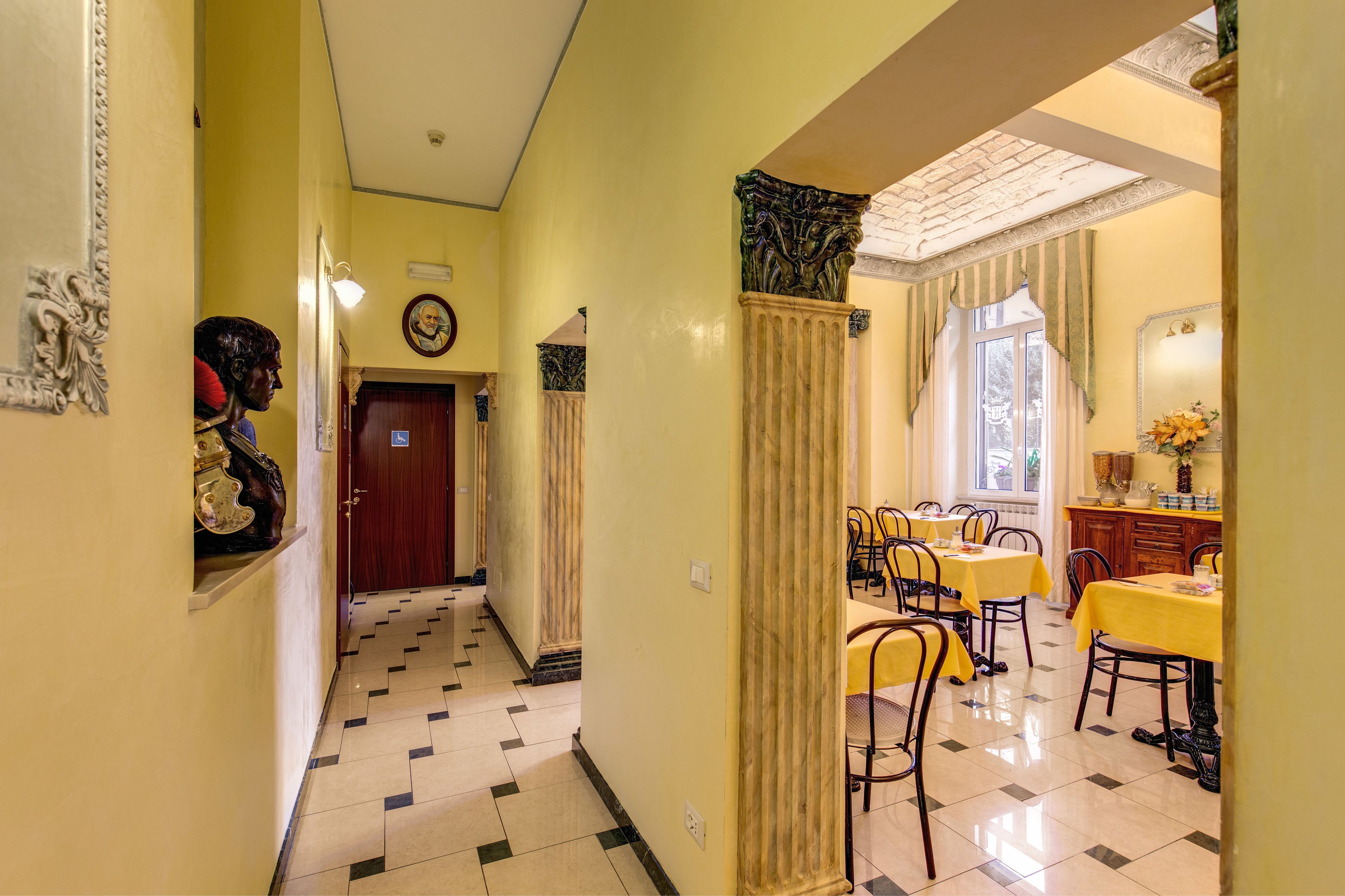 Photo - Cambridge Hotel