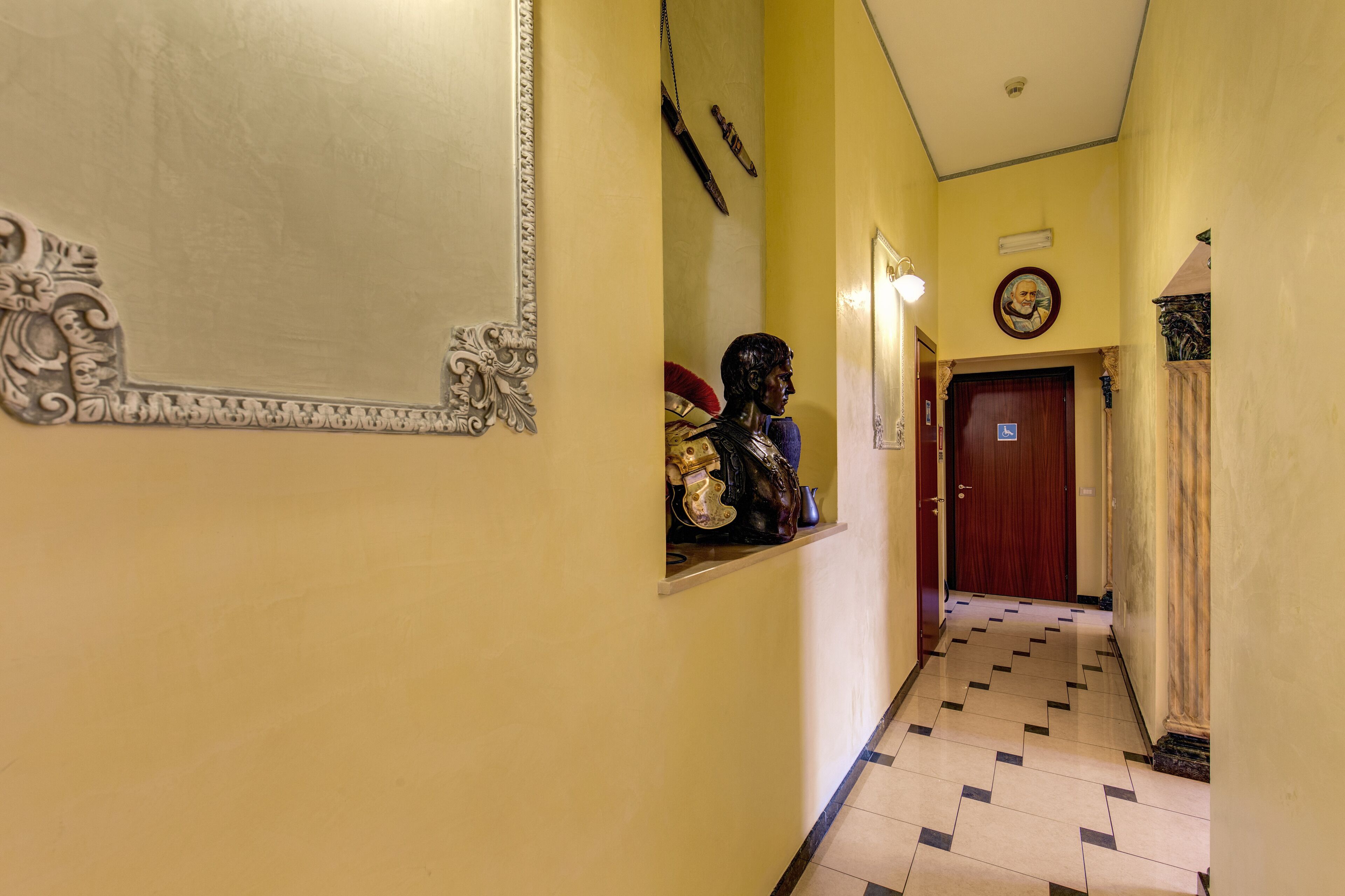 Photo - Cambridge Hotel