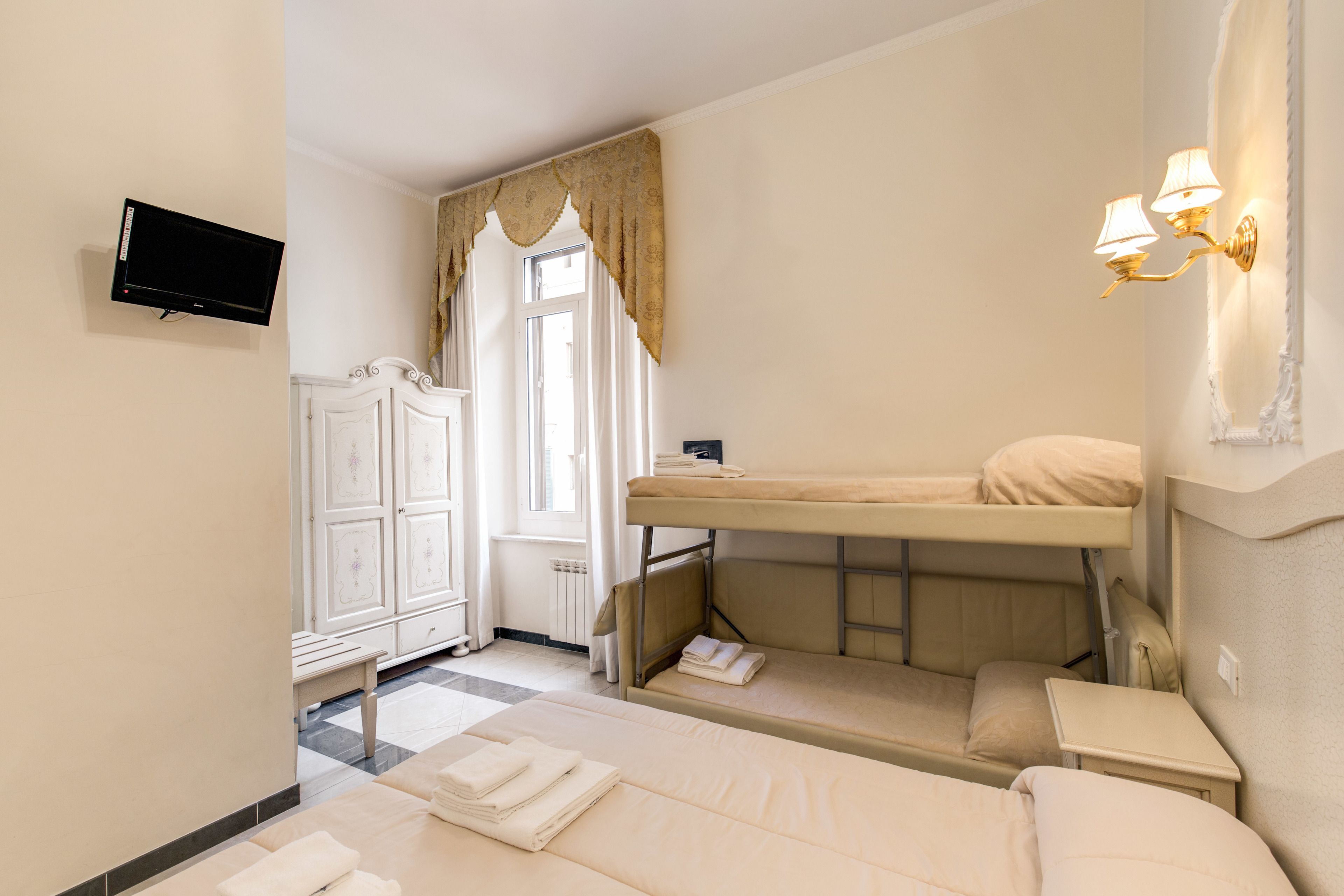 Photo - Cambridge Hotel