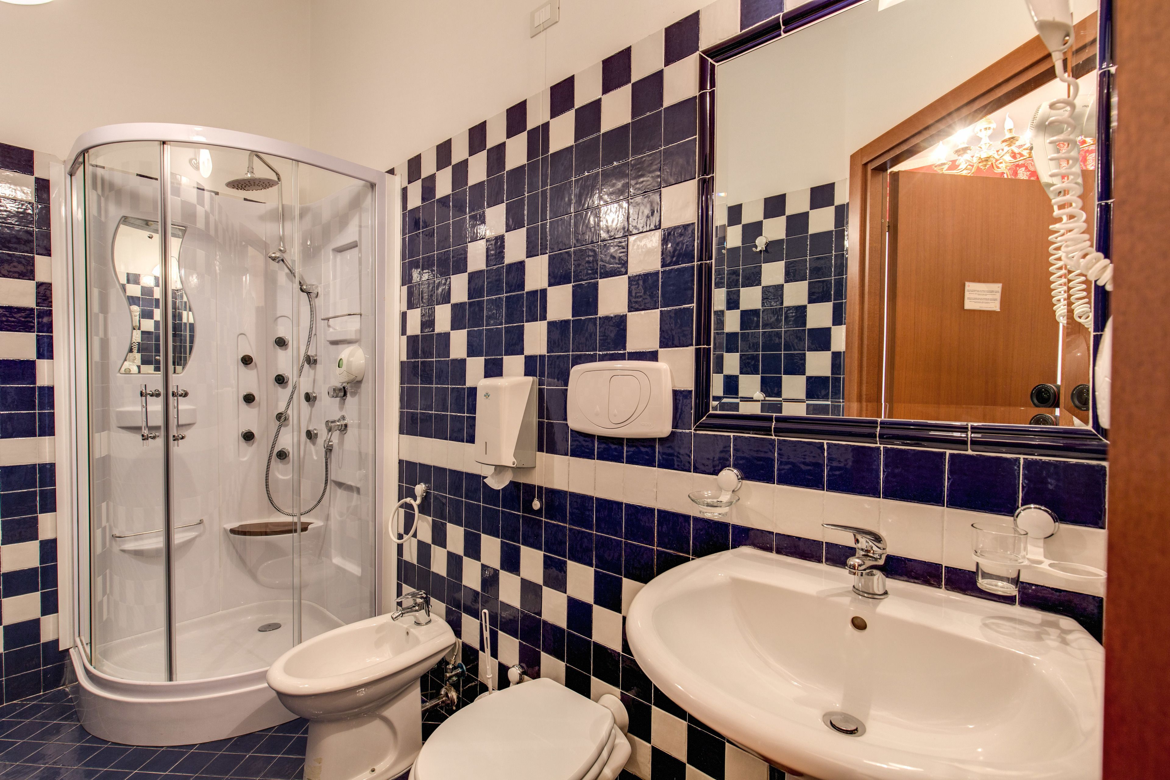 Photo - Cambridge Hotel