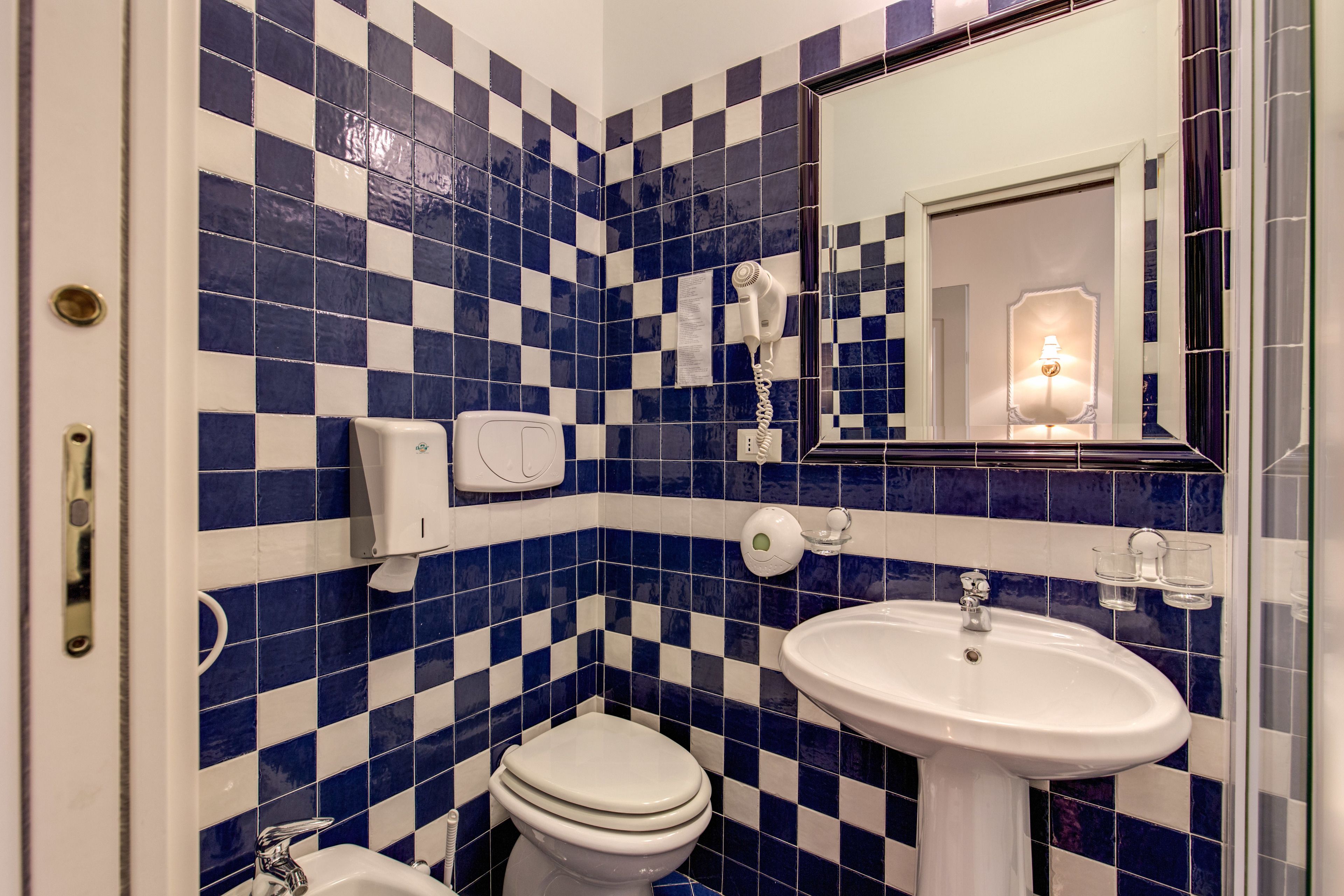 Photo - Cambridge Hotel