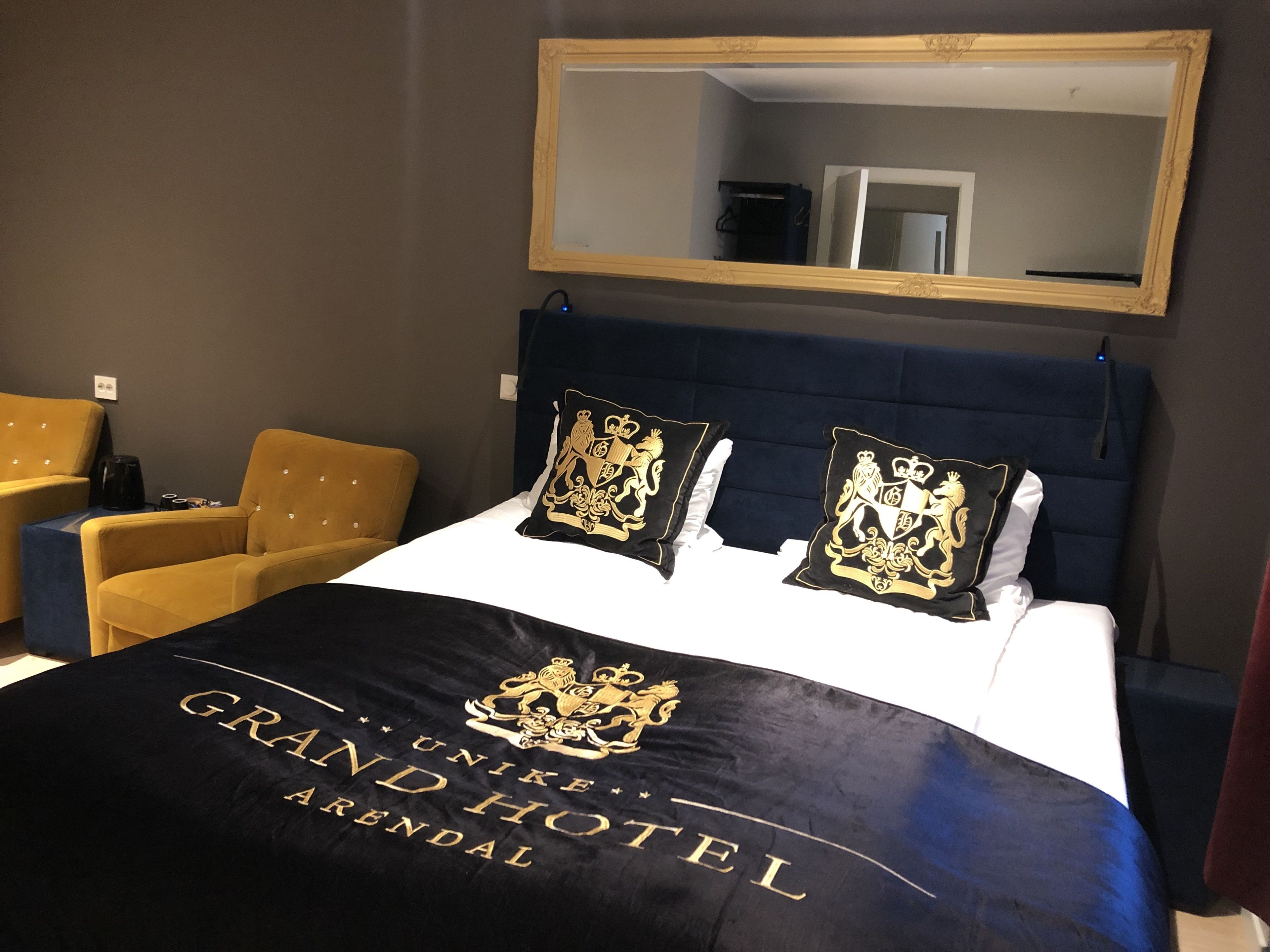 premium bedding, memory-foam beds, in-room safe, desk